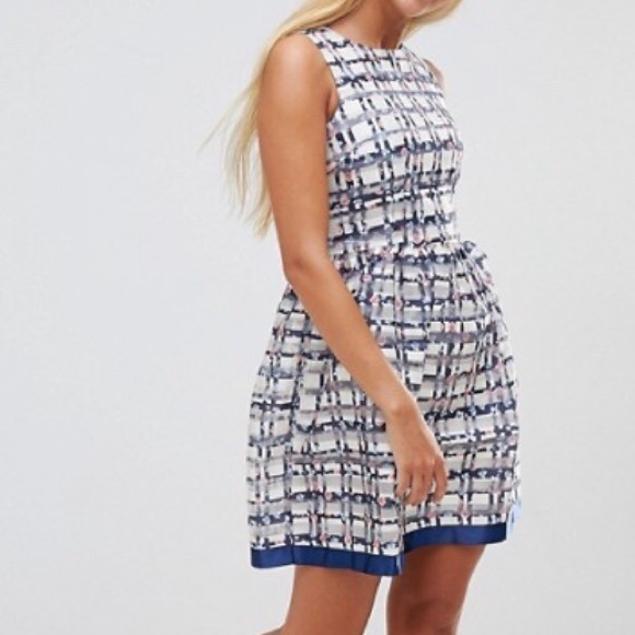 QED London Dresses & Skirts - Asos - QED London Check Skater Dress